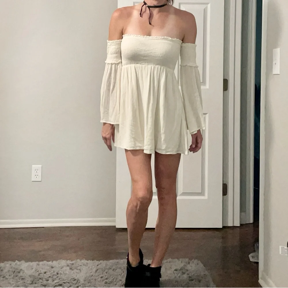Ecoté Off-The-Shoulder Smocked Dress - Picture 5 of 9